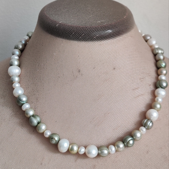 Genuine Cultured Pearls Necklace - Picture 2 of 14